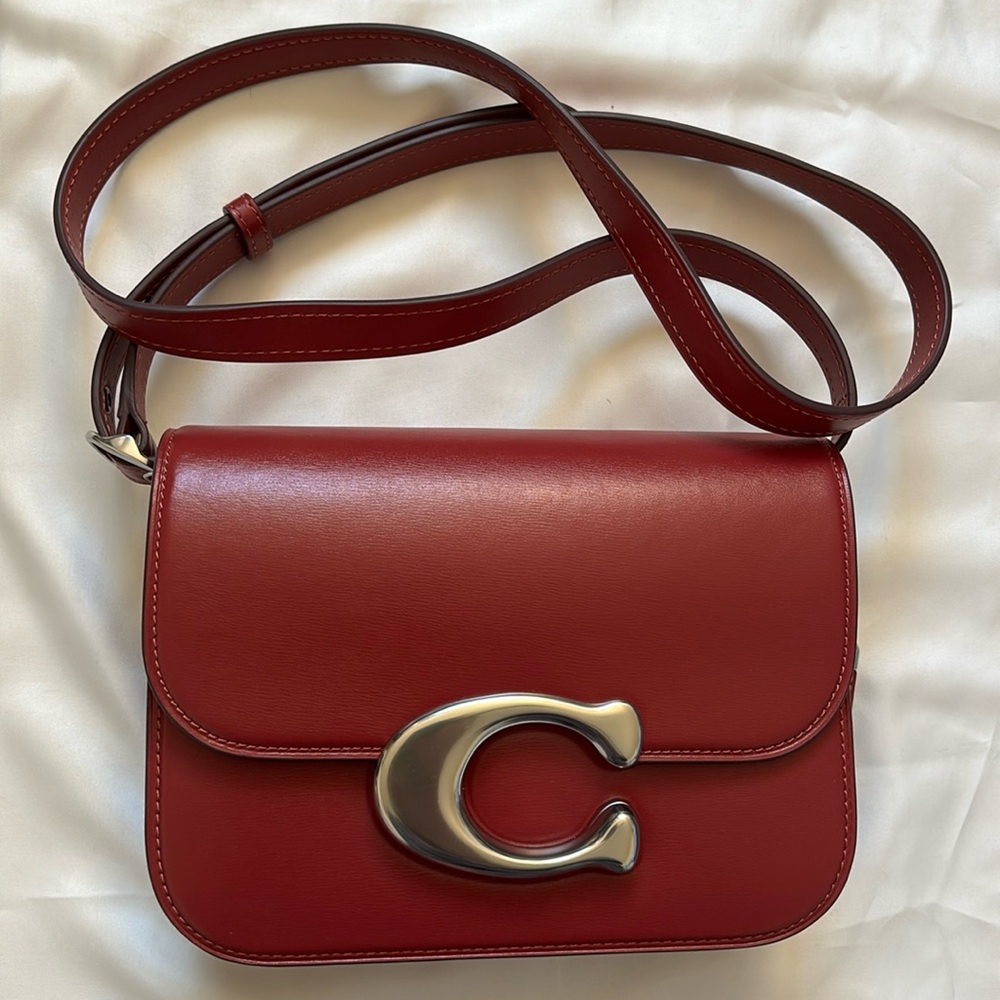 Coach Idol Bag (silver/enamel red)